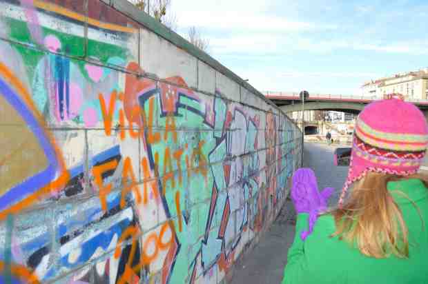I love how Lindsay's outfit matches the graffiti in this picture!